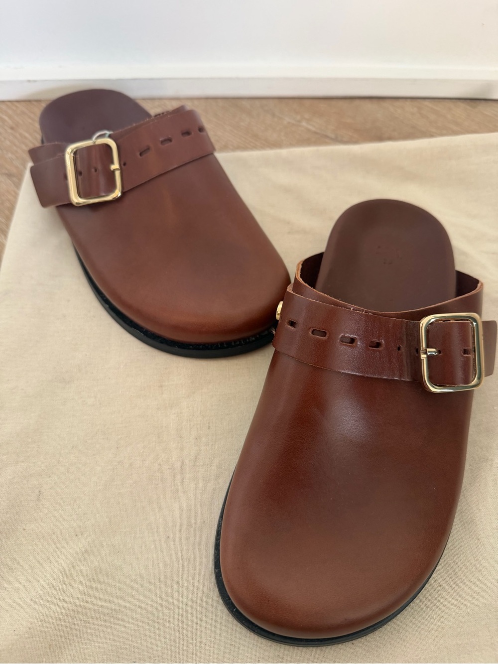 Zara kids leather, gold buckle Clog Mule Cognac Brown Size 33 Brand New with Bag